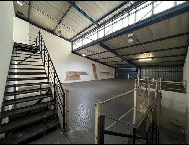 430M² WAREHOUSE TO LET IN STRIJDOMPARK